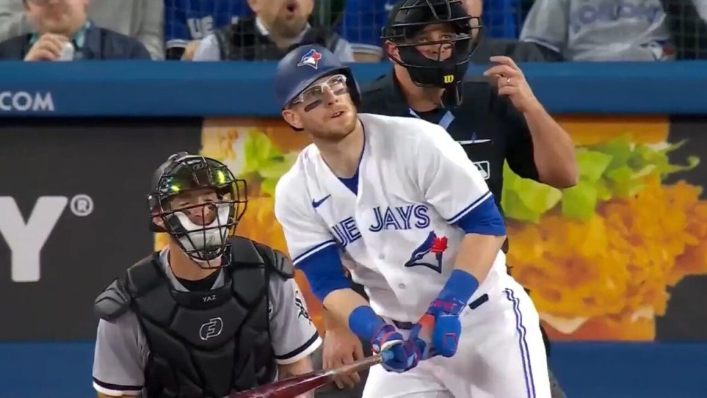 Watch: Danny Jansen speaks mystical words to George Springer's bat