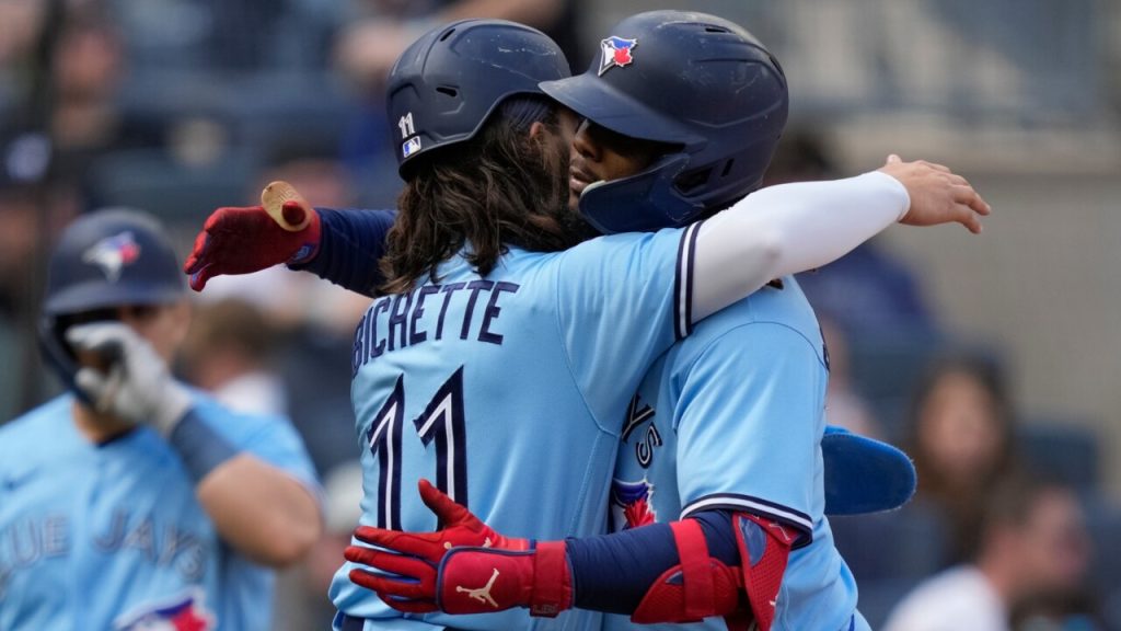 Springer answers boos with homer, 3 RBIs to lift Blue Jays over