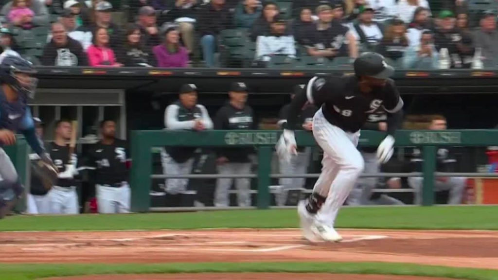 Luis Robert snags White Sox's lone Gold Glove