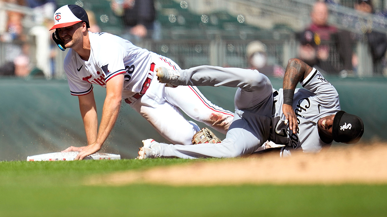 White Sox third baseman Yoan Moncada could return this weekend