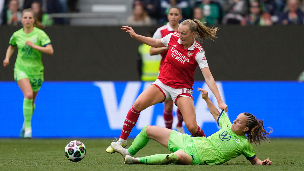 Vivianne Miedema sends Arsenal through to the Champions League