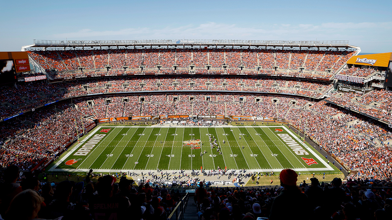 Cleveland Browns begin removal of FirstEnergy signs from stadium