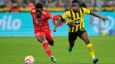 Canada&#8217;s Alphonso Davies leaves Bundesliga match with thigh injury