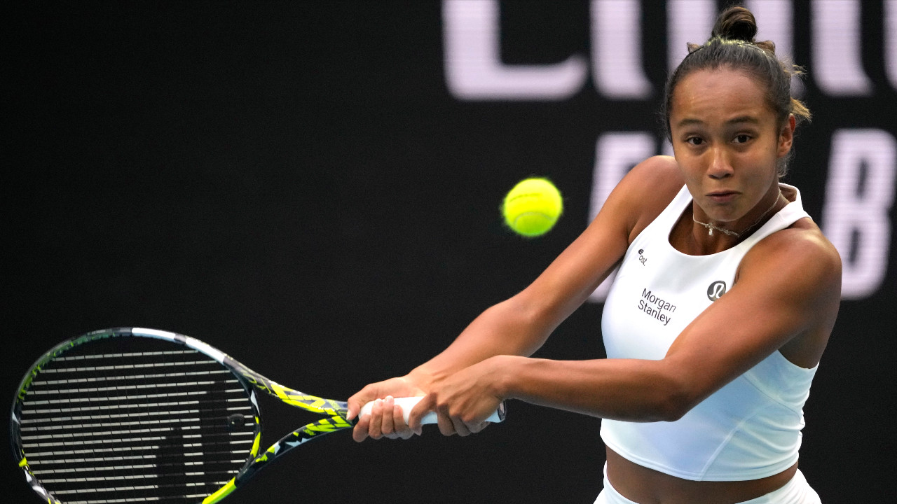 Leylah Fernandez clinches win as Canada tops Italy in Billie Jean King Cup  Finals - The Globe and Mail