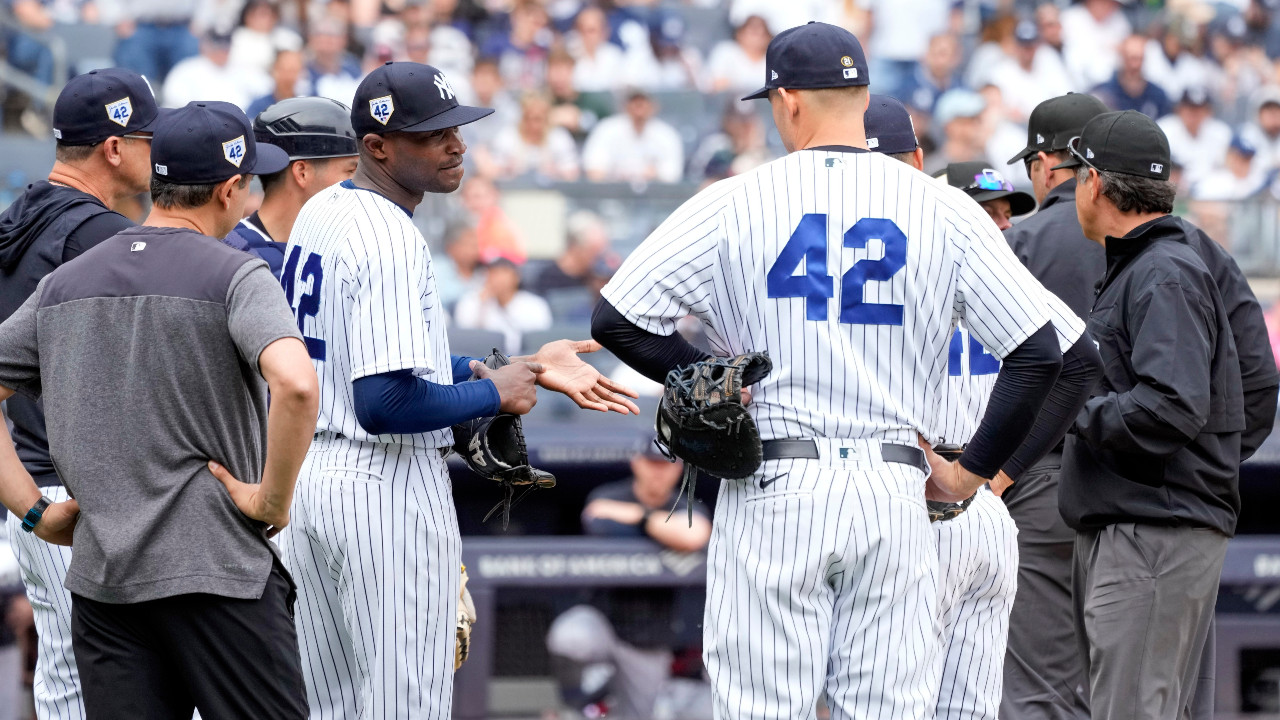 Benches clear twice in Red Sox-Yankees; 3 players, 1 coach ejected