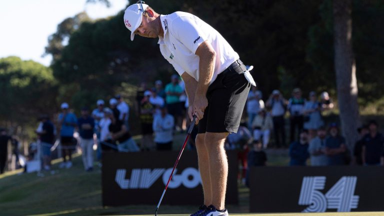 Talor Gooch of RangeGoats GC putts on the 18th hole during the second round of LIV Golf Adelaide at the Grange Golf Club on Saturday, April 22, 2023 in Adelaide, Australia. (Chris Trotman/LIV Golf via AP) 