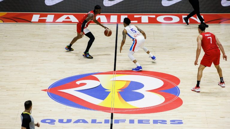 Canada's Shai Gilgeous-Alexander (2) drives against Dominican Republic's Victor Liz (5) during first half FIBA international men's World Cup basketball qualifying action, in Hamilton, Ont., Friday, July 1, 2022. (Cole Burston/CP)