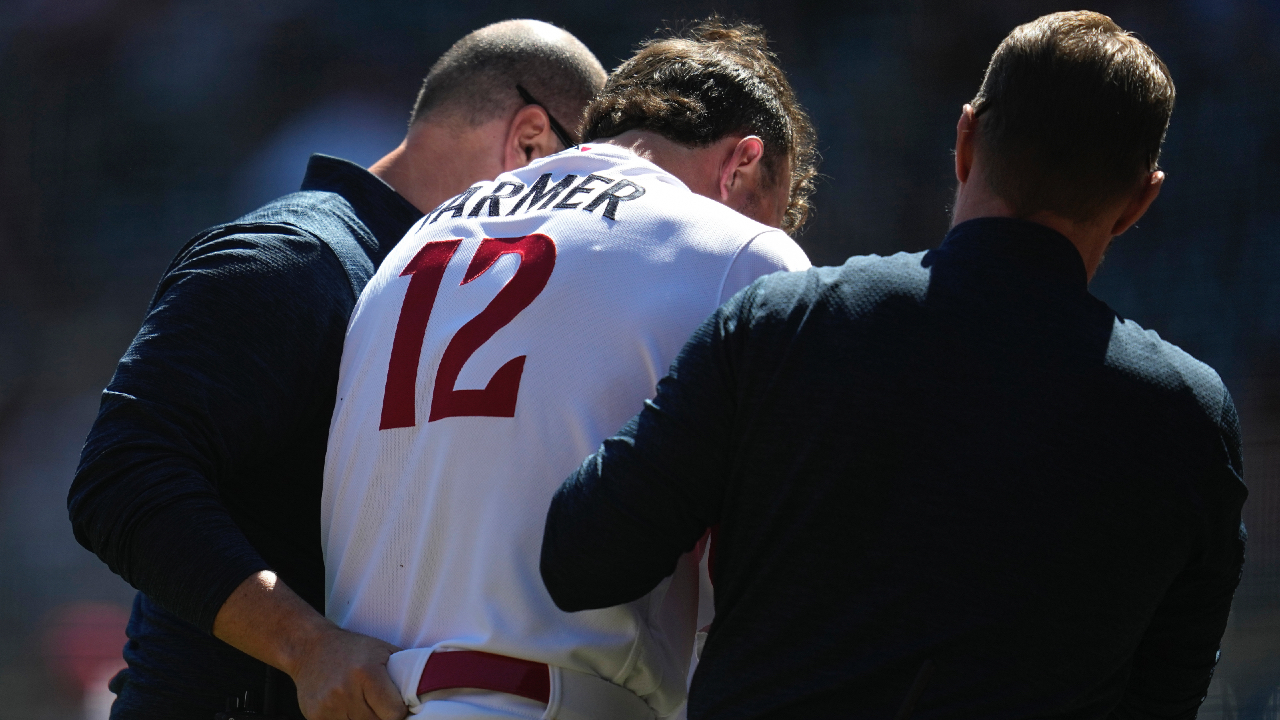 Twins' Kyle Farmer struck by pitch, gets stitches and teeth reset