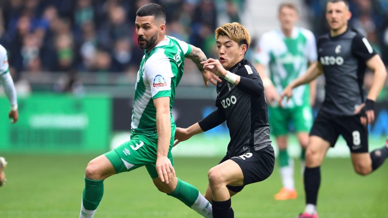 Bremen's Anthony Jung, left, and Freiburg's Ritsu Doan, right, challenge for the ball during the German Bundesliga soccer match between SV Werder Bremen and SC Freiburg in Bremen, Germany, Sunday, April 16, 2023. (Carmen Jaspersen/dpa via AP)