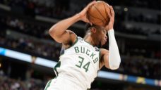 Bucks&#8217; Antetokounmpo exits game vs. Heat with lower back contusion