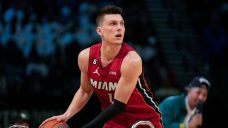 Heat&#8217;s Tyler Herro breaks right hand in Game 1 against Bucks, out 4-6 weeks