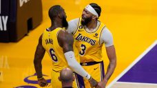 Lakers&#8217; Anthony Davis sitting out vs. Hawks, LeBron James in the lineup