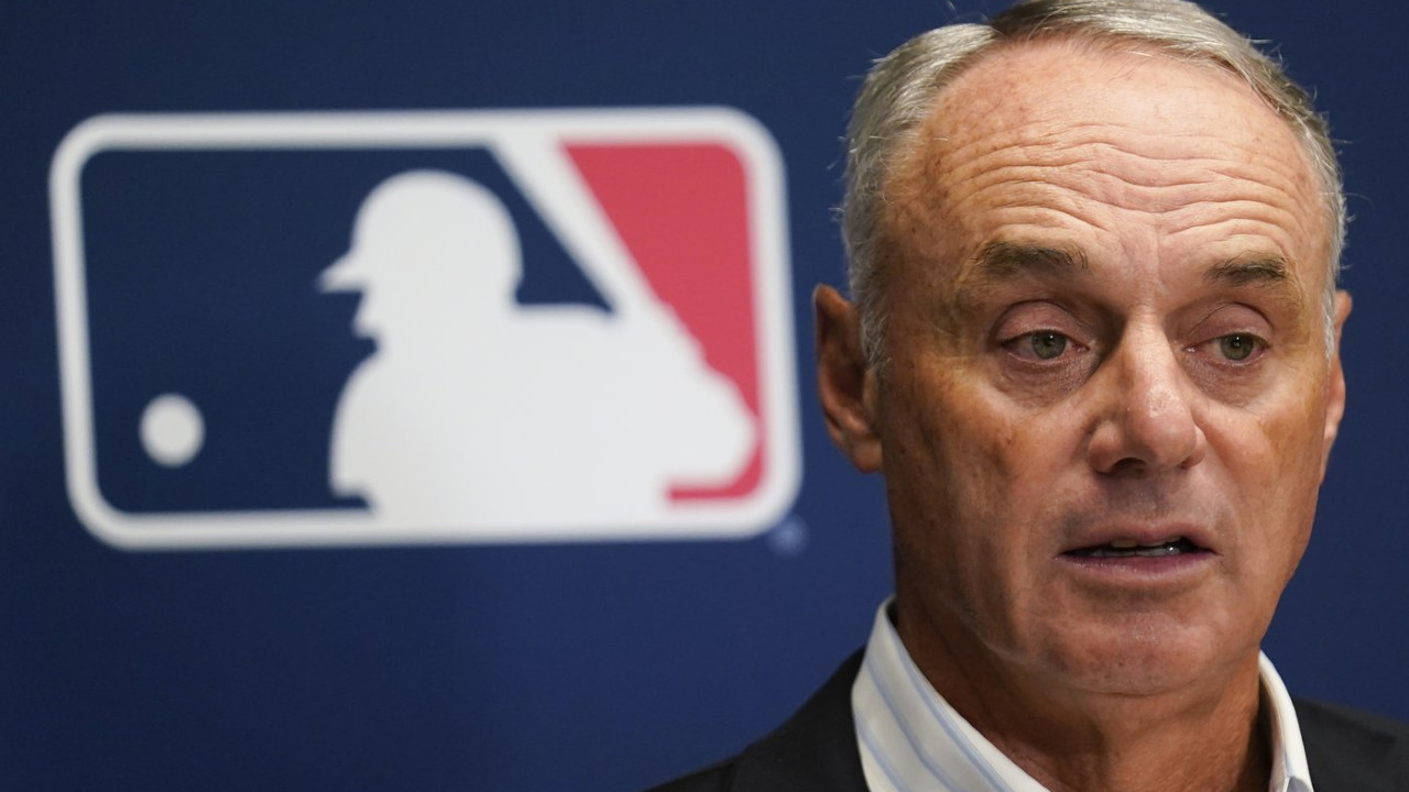 Brewers GM reiterates goal of winning World Series, no update on