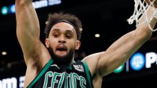 Celtics don&#8217;t miss from two-point range in first half vs. Raptors