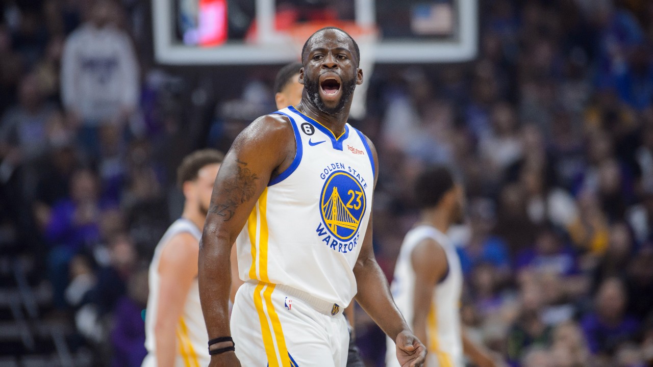 Draymond Green ejected after stomping on Domantas Sabonis' chest