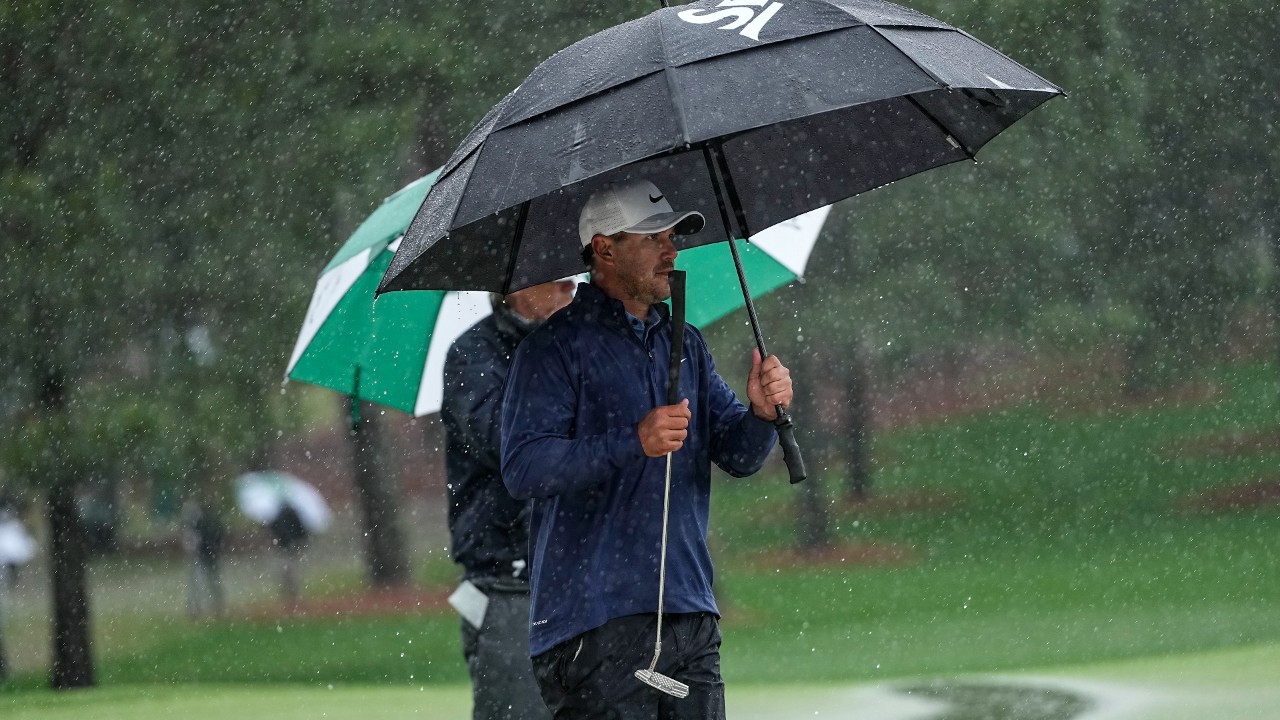 Strong wind suspends third round at Pebble Beach