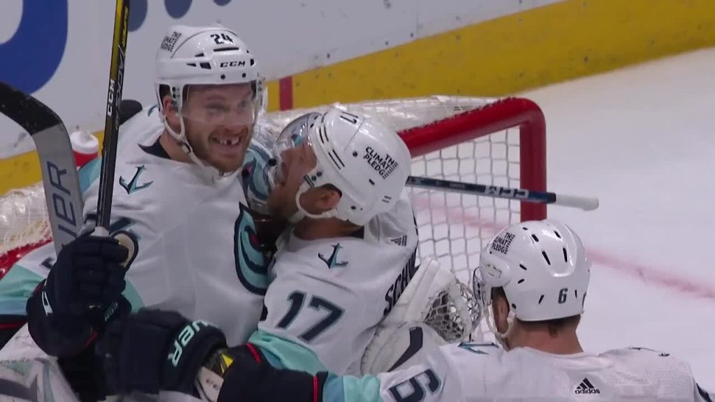 49ers offensive line slams beer at San Jose Sharks game