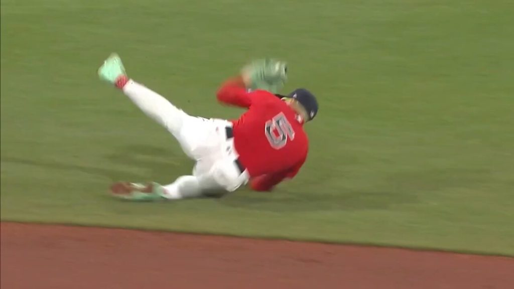 Blue Jays' Kevin Kiermaier makes a RIDICULOUS catch to rob the