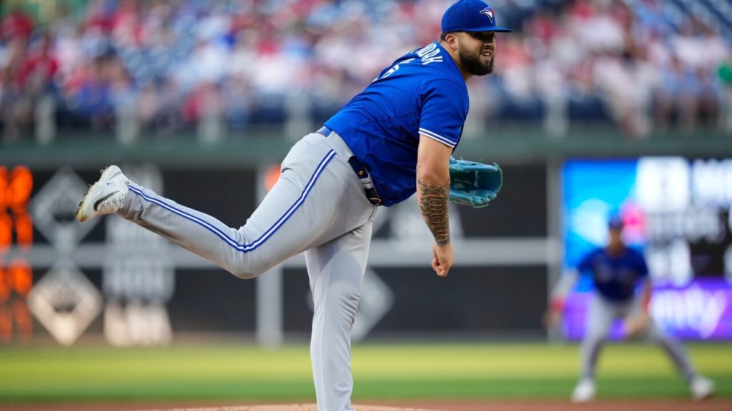 Blue Jays minor mistakes pile up in loss to Phillies as Manoah continues to  struggle