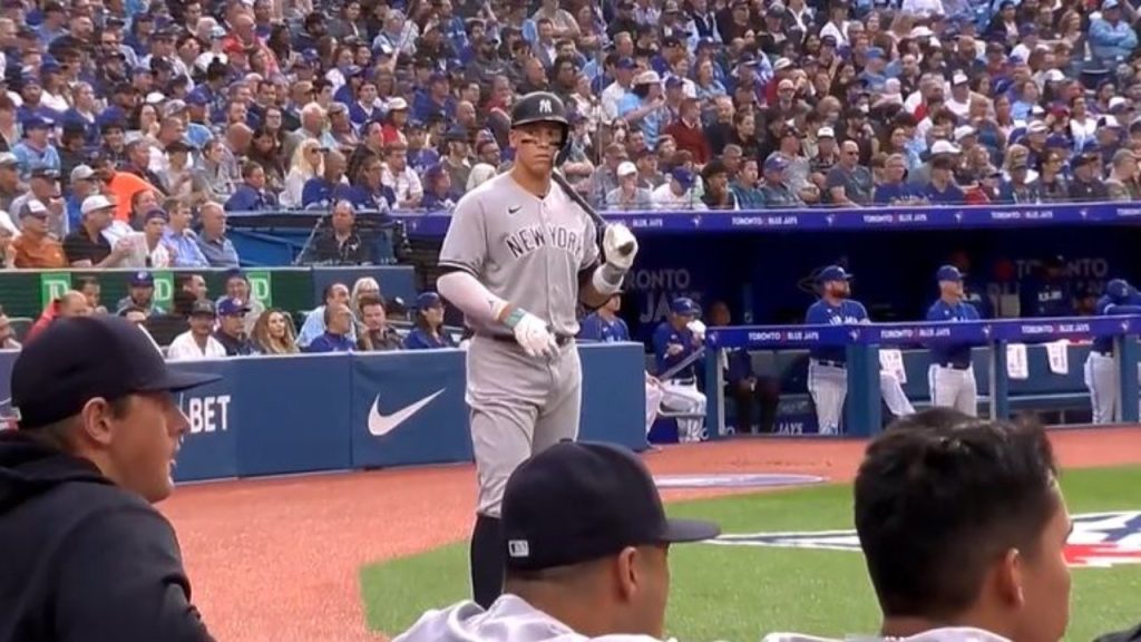 Aaron Judge blasts walk-off homer, Yankees stun angry Blue Jays