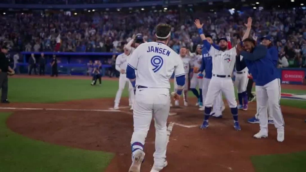 Danny Jansen delivers Blue Jays a walkoff win to complete sweep of