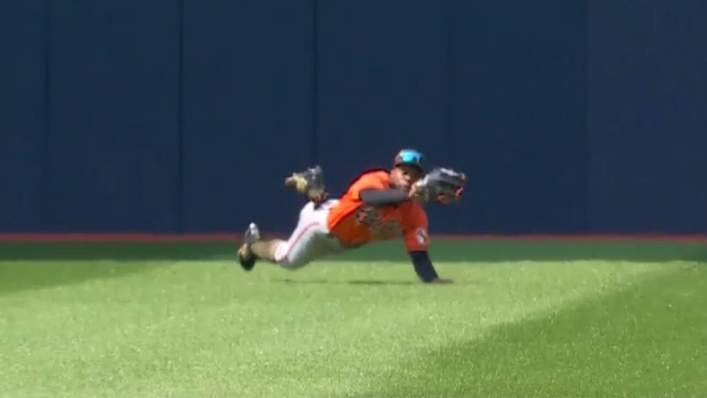 Orioles outfielder Cedric Mullins soars to take away Yankees home run