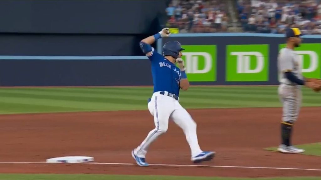 WATCH as Kevin Kiermaier introduces himself to Blue Jays fans in a big way  (video)