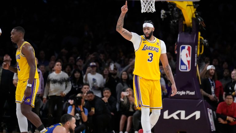 Los Angeles Lakers forward Anthony Davis, right, celebrates after Golden State Warriors guard Stephen Curry, lower left, passed the ball out of bounds while falling in the closing seconds as guard Moses Moody walks away in Game 4 of an NBA basketball Western Conference semifinal Monday, May 8, 2023, in Los Angeles. (Marcio Jose Sanchez/AP)