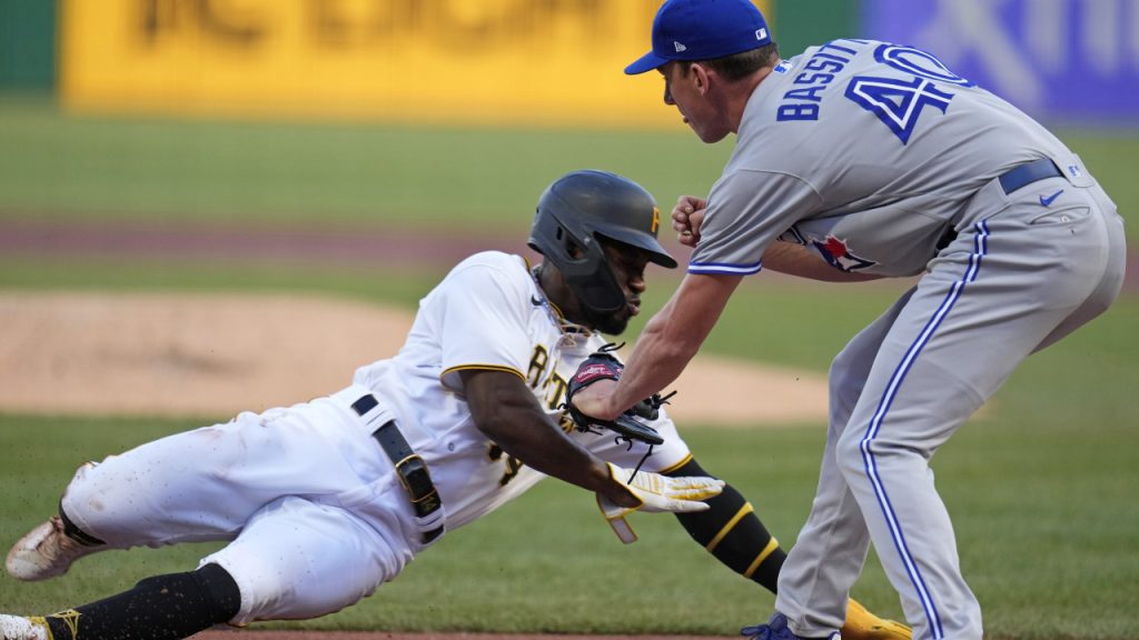 Pittsburgh Pirates Lose in Frustrating Fashion, Drop Game One to Rays 4-1 