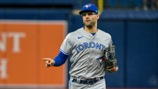 Blue Jays&#8217; Kiermaier leaves game vs. Twins with lower-back discomfort