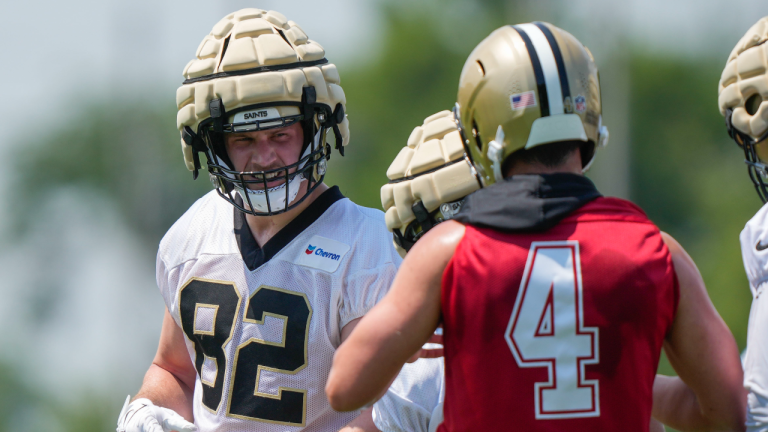 New Orleans Saints tight end Foster Moreau (82) talks with quarterback Derek Carr (4) during NFL football practice in Metairie, La., Tuesday, May 23, 2023. (AP)