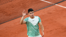 Alcaraz, Djokovic face brief trouble late in straight-set victories at French Open