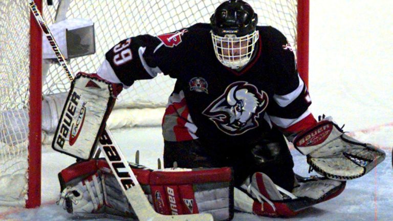 Buffalo Sabres goalie Dominik Hasek led his team to the Stanley Cup Final against the Dallas Stars in 1999. (Tim Sharp/AP) 