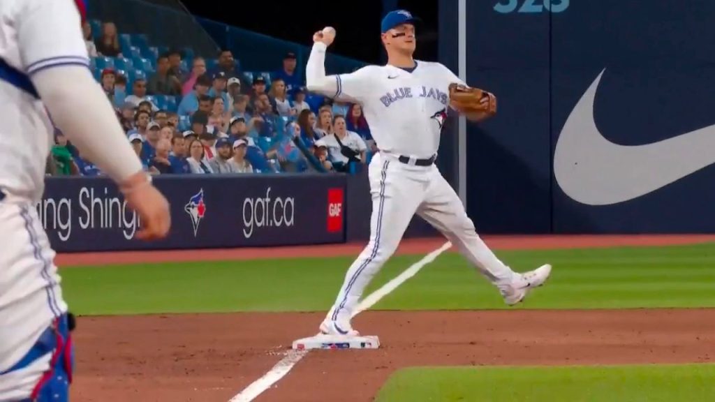 Astros' Yordan Alvarez smokes a two-run home run, helping trim into Twins'  lead