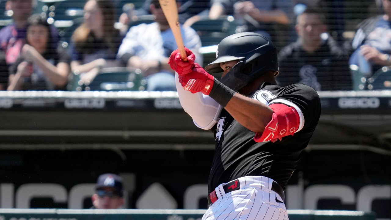 Chicago White Sox outfielder Eloy Jimenez expected out five to six