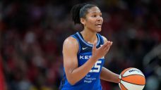 Thomas sets franchise high with 16 assists, Sun beat Lynx