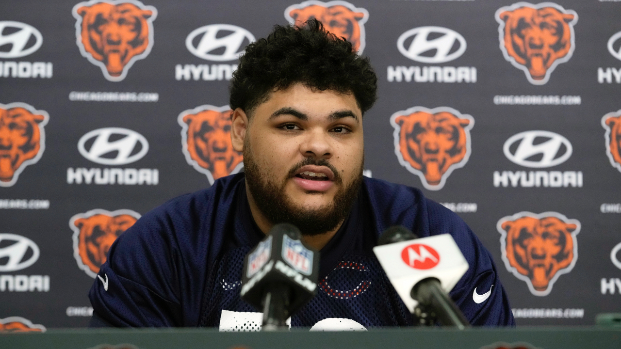 Bears sign first-round selection Darnell Wright along with two