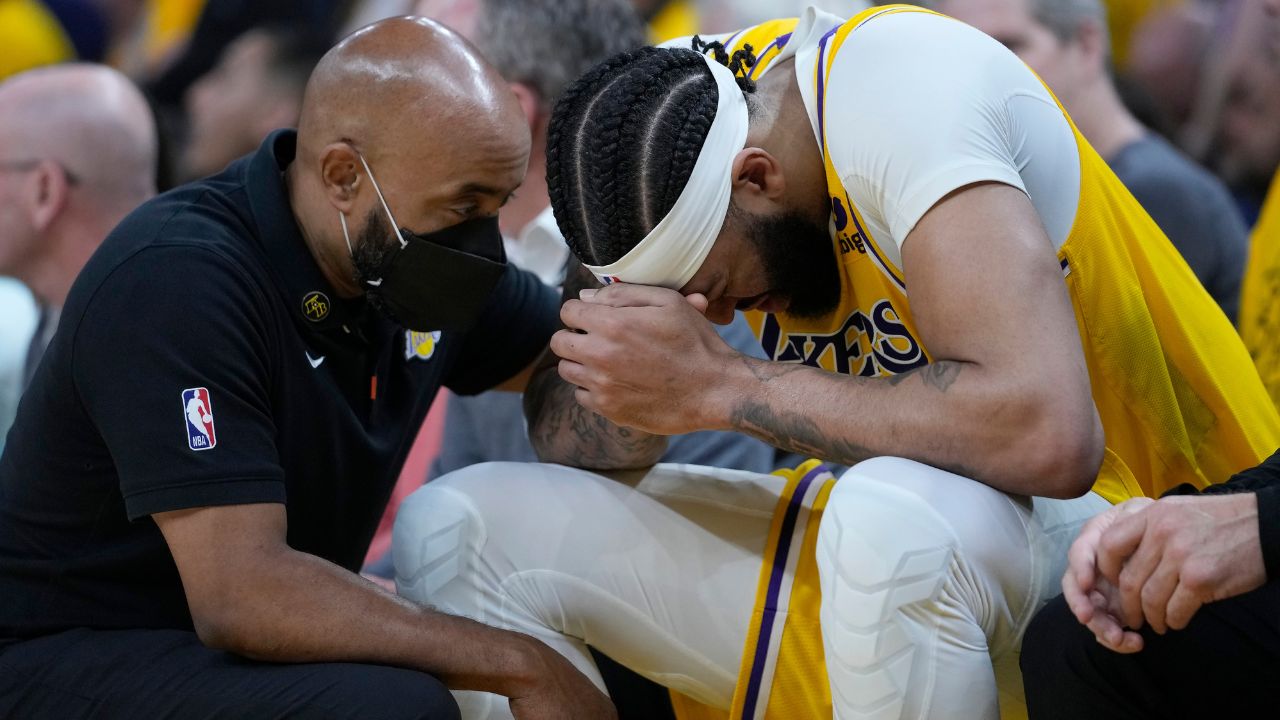 Lakers' Anthony Davis could miss Game 6 vs. Warriors due to head injury