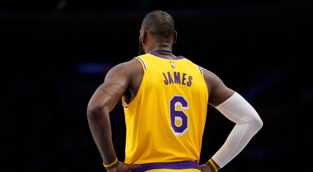 Los Angeles Lakers star LeBron James to miss at least 3 weeks with right  foot injury