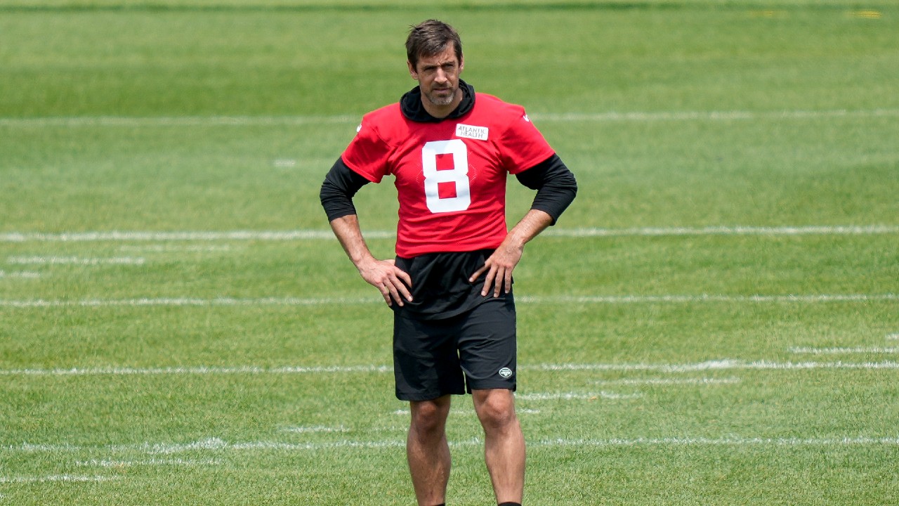 Jets' Aaron Rodgers over calf issue and practicing, providing some