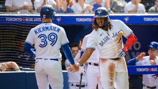 Jansen's clutch hitting lifts Blue Jays past Cubs 5-4 in 11