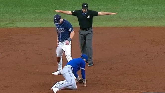 Blue Jays' rookie Alejandro Kirk racks up 4 hits in huge night vs