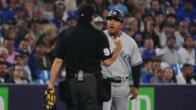 Orioles lose doub field of dreams yankees jersey leheader to Blue Jays, are  hanging on by a thread