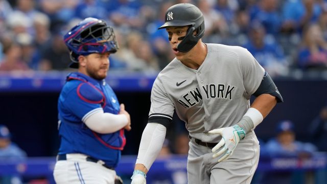 Sagging Yankees right ship for an afternoon, beat Blue Jays on
