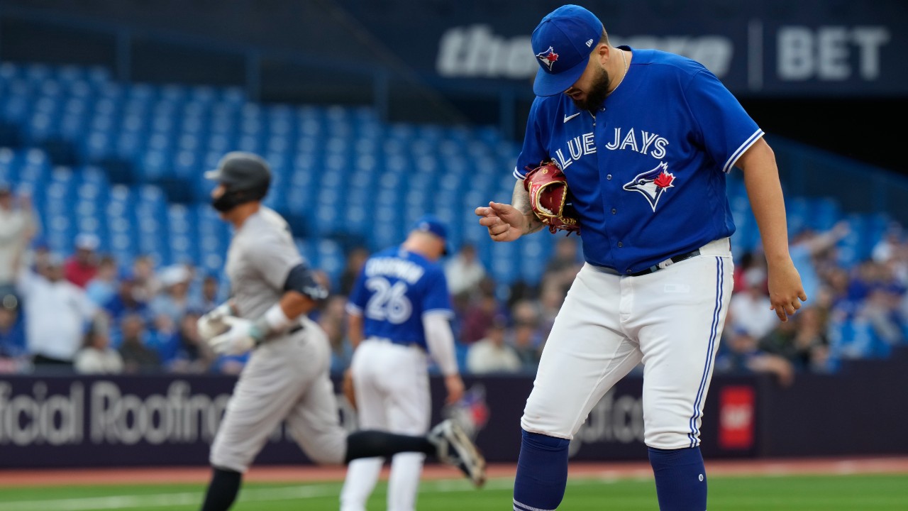 Blue Jays broadcasters pick up on Aaron Judge's odd look toward