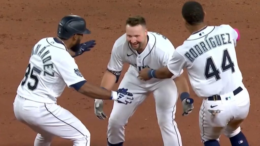 Cal Raleigh's walk-off single, 05/31/2023