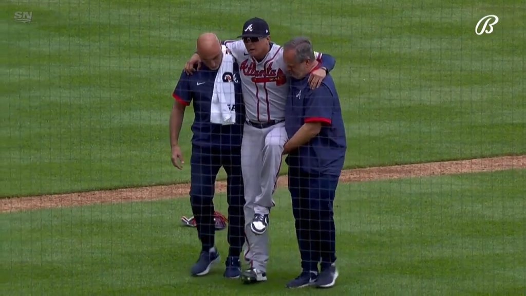 Braves manager ejected in blowout win over Royals following funky play in  left field