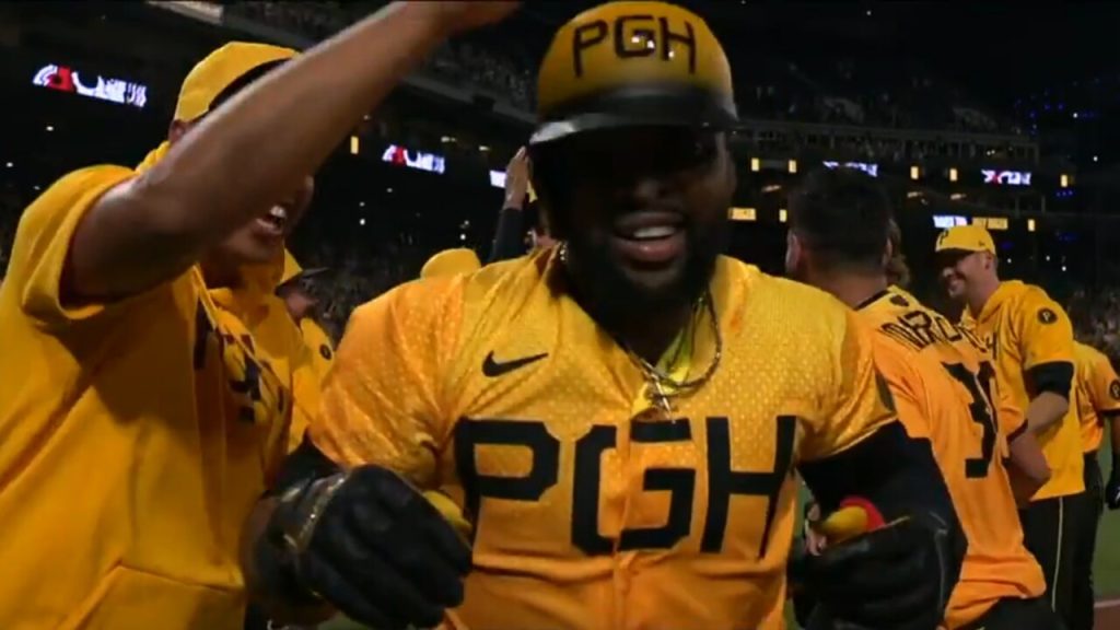 Carlos Santana's walk-off homer in 9th caps Pirates' comeback win