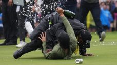 Hadwin tackled by security on his way to celebrate Taylor&#8217;s Canadian Open win