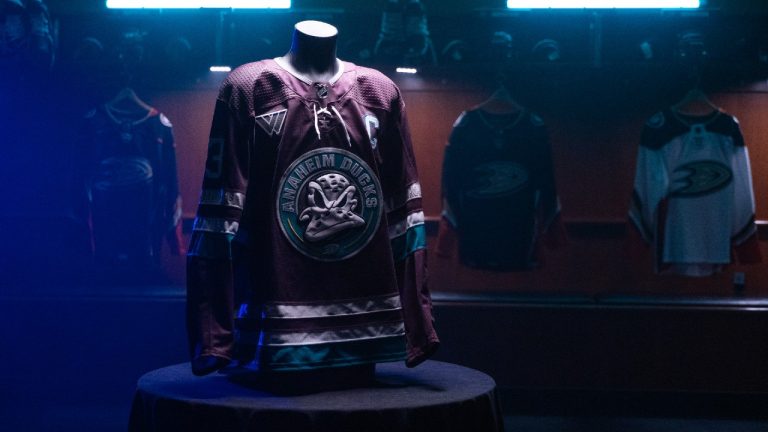 Ducks unveil 30th anniversary jersey with classic eggplant purple and green Sportsnet